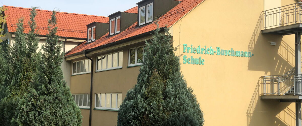 Friedrich Buschmann Schule von außen