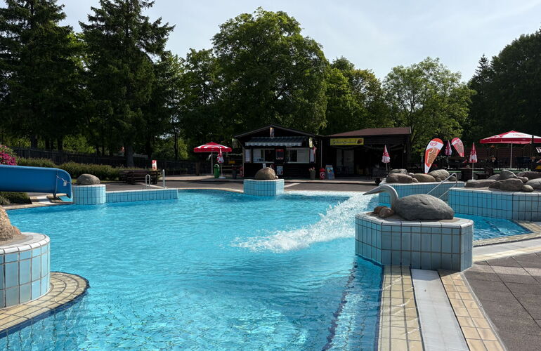 Wasserbecken im Freibad Finsterbergen