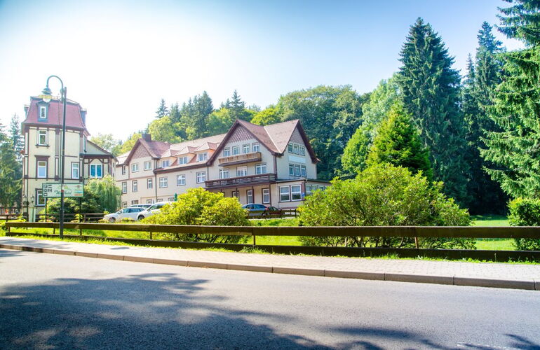 Hotel Außenansicht © 