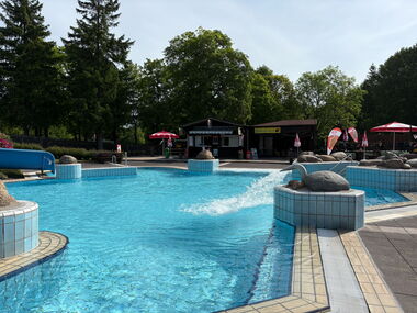 Wasserbecken im Freibad Finsterbergen