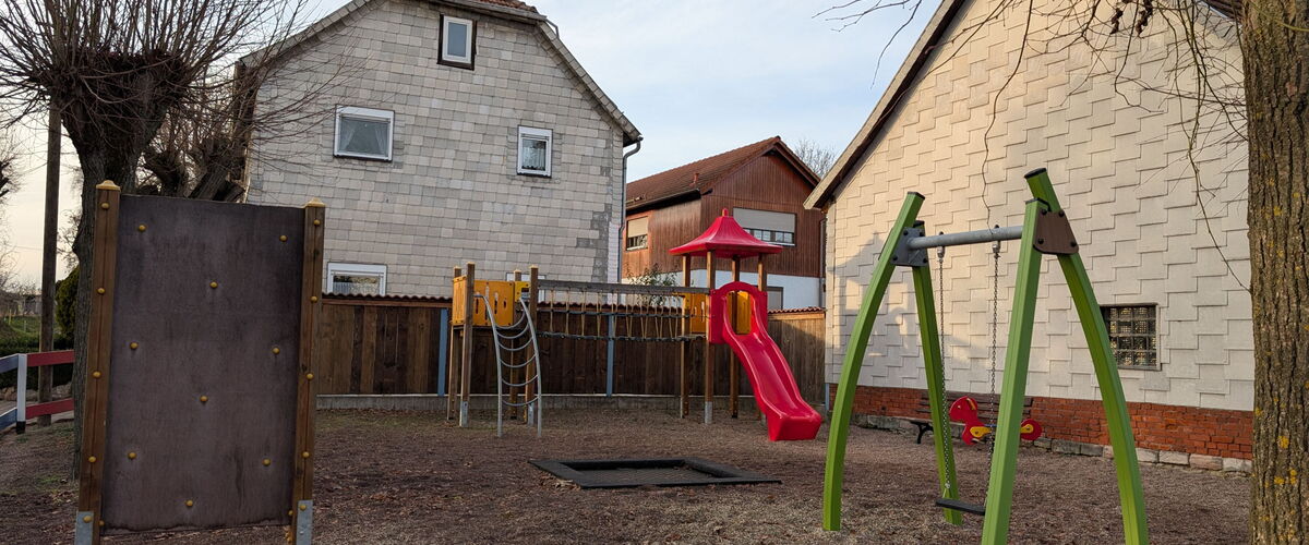 kleiner Spielplatz im Ortsteil Ernstroda/Cumbach